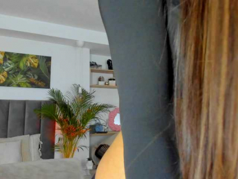 Fancy-t33n bongacams stream image