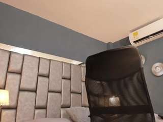 atinxnaugthy camsoda stream image