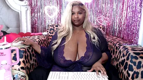 BigFineSelena stripchat stream image