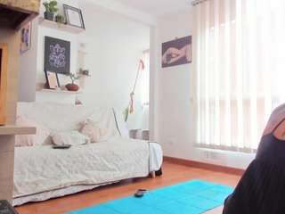 karlyee camsoda stream image