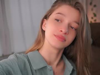 little_poetry chaturbate stream image