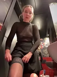 The_Snowwhitee stripchat stream image