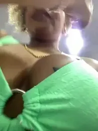 riri_brunnete stripchat stream image