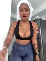 riri_brunnete stripchat stream image