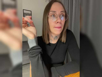 IRAONIC bongacams stream image