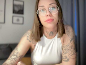 IRAONIC bongacams stream image