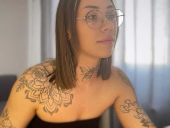 IRAONIC bongacams stream image