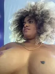 riri_brunnete stripchat stream image