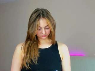 may-flowere camsoda stream image