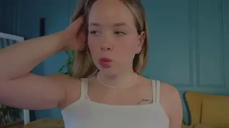 milly_shy stripchat stream image