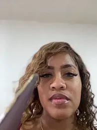 riri_brunnete stripchat stream image