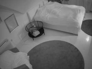 voyeurcam-julmodels-whitebed-4 camsoda stream image