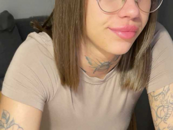 IRAONIC bongacams stream image