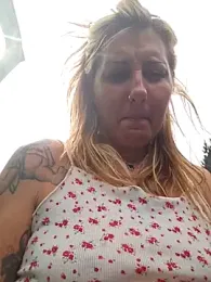 SheIsSomething stripchat stream image