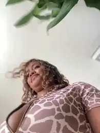 riri_brunnete stripchat stream image