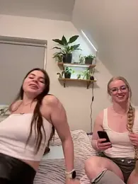 EllyNora stripchat stream image