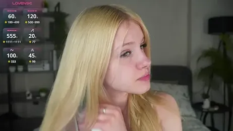 EdlaHewell stripchat stream image