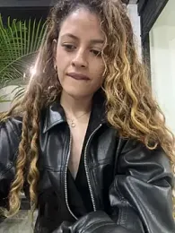 alana15 stripchat stream image