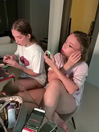 Nura_n_Sarah stripchat stream image