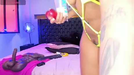 riri_brunnete stripchat stream image